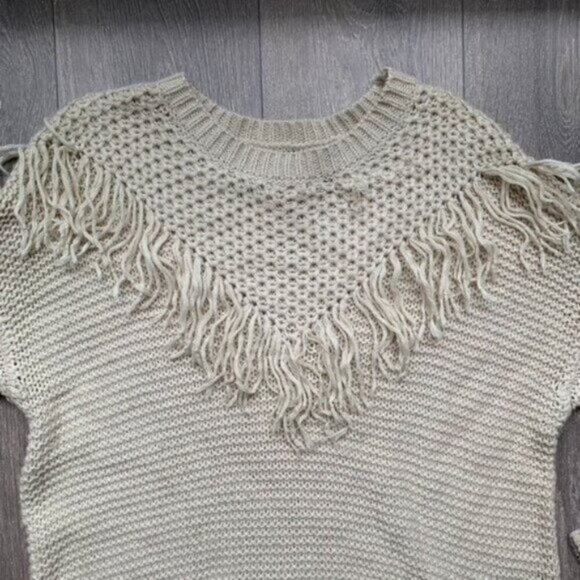 Forever 21 Chunky Knit Sweater Pullover beige Fringe detail Size Medium - Picture 9 of 16